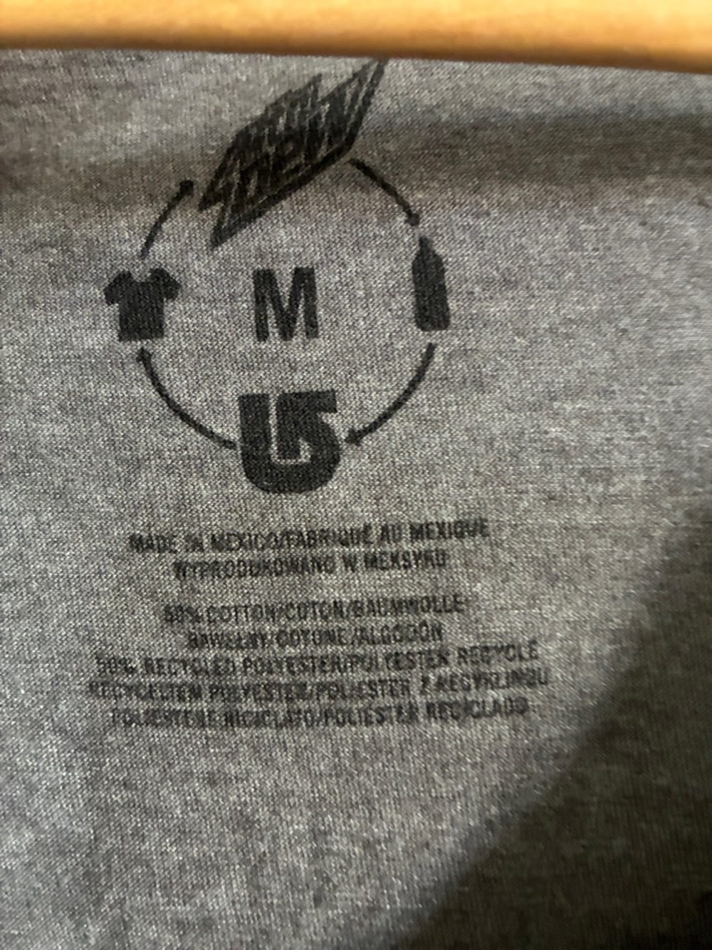 Burton v-neck t-shirt - Picture 3 of 3